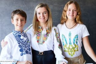Cookbook contributors Anna-Mariia Mykytiuk with her children Kyrylo and Anastasiia. ©Australia for UNHCR/Cath Muscat. 